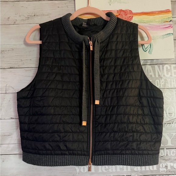 ATHLETA Black Puffer Tioga Cropped Vest Lined Full Zip Size M 350891 - Picture 5 of 10